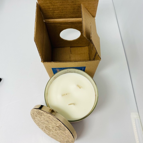 NWT Bath & Body Works 3 Wick Candle Sugared Pomegranate. Up to 60 hours burn - Picture 2 of 7